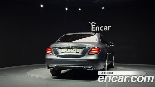 Mercedes-Benz E-Class 2018 — photo 4