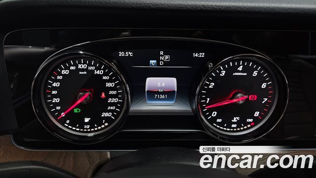 Mercedes-Benz E-Class 2018 — photo 11
