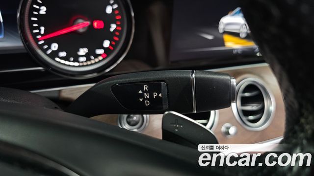 Mercedes-Benz E-Class 2018 — photo 12
