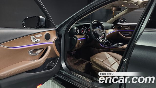Mercedes-Benz E-Class 2018 — photo 13