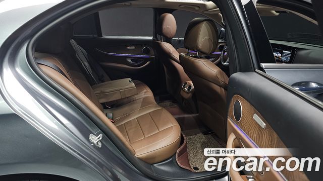 Mercedes-Benz E-Class 2018 — photo 17