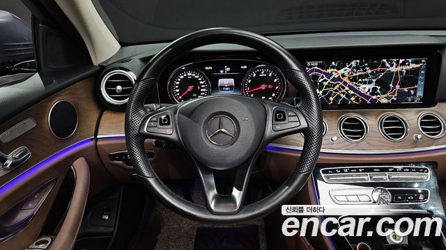 Mercedes-Benz E-Class 2018 — photo 19