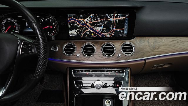 Mercedes-Benz E-Class 2018 — photo 20