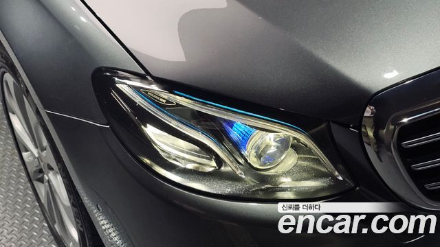 Mercedes-Benz E-Class 2018 — photo 8