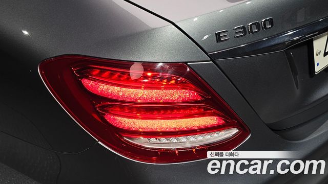 Mercedes-Benz E-Class 2018 — photo 9