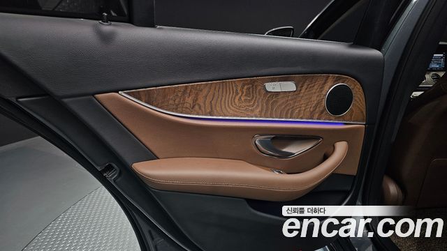 Mercedes-Benz E-Class 2018 — photo 15