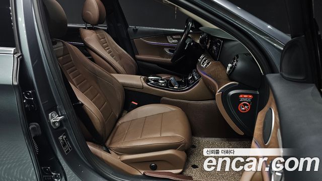 Mercedes-Benz E-Class 2018 — photo 16