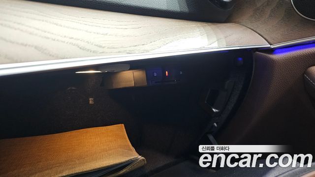 Mercedes-Benz E-Class 2018 — photo 32