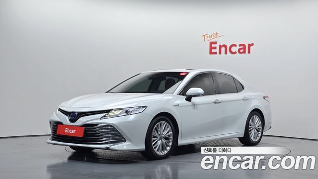 Toyota Camry 2020 — photo 1