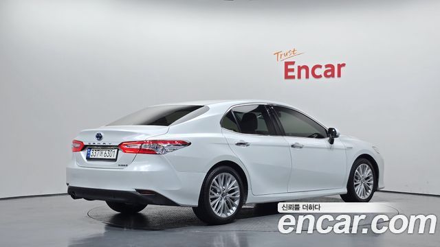 Toyota Camry 2020 — photo 2