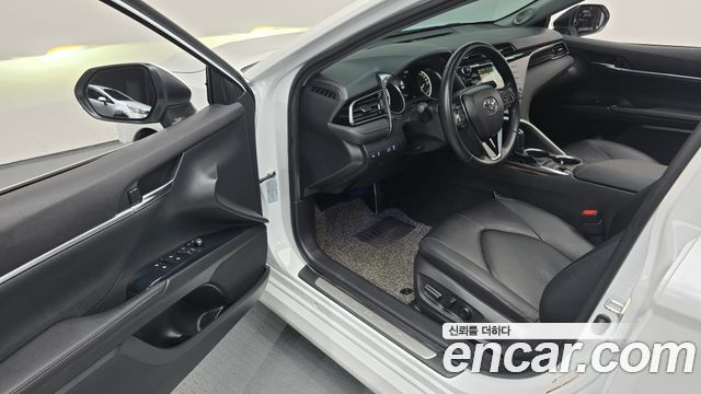 Toyota Camry 2020 — photo 10