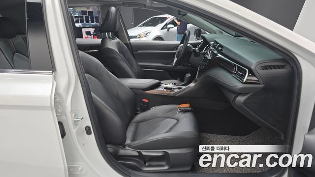 Toyota Camry 2020 — photo 11
