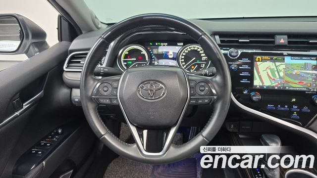 Toyota Camry 2020 — photo 13