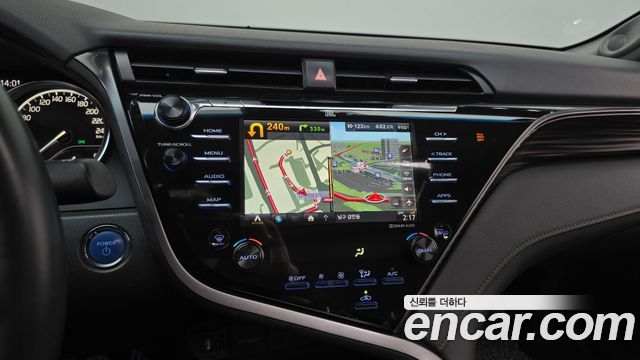 Toyota Camry 2020 — photo 14