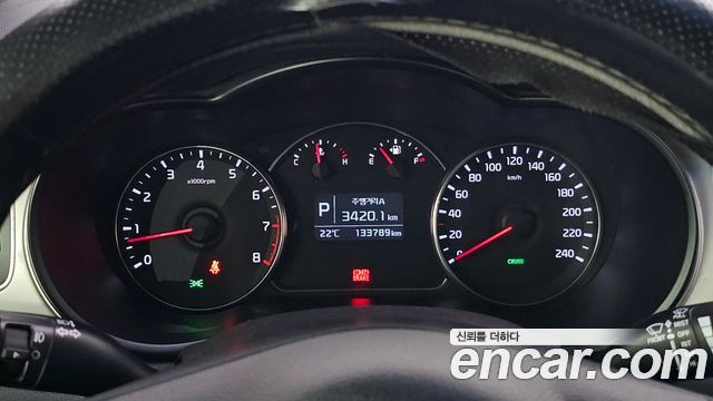 Kia Carens 2017 — photo 8