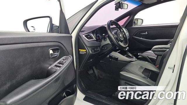 Kia Carens 2017 — photo 10