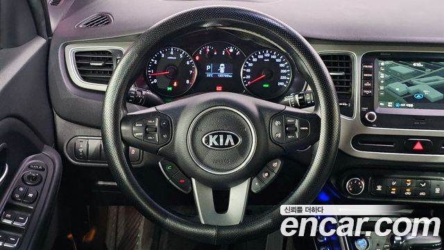 Kia Carens 2017 — photo 13