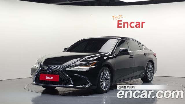 Lexus ES 2021 — photo 1