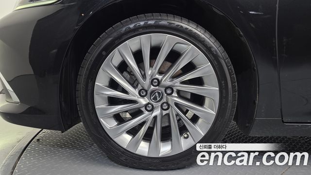 Lexus ES 2021 — photo 5