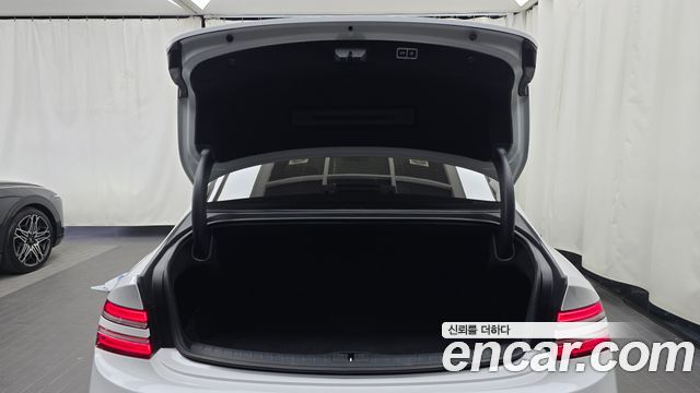 Genesis G80 2022 — photo 24