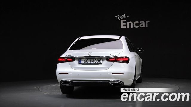 Mercedes-Benz E-Class 2022 — photo 4