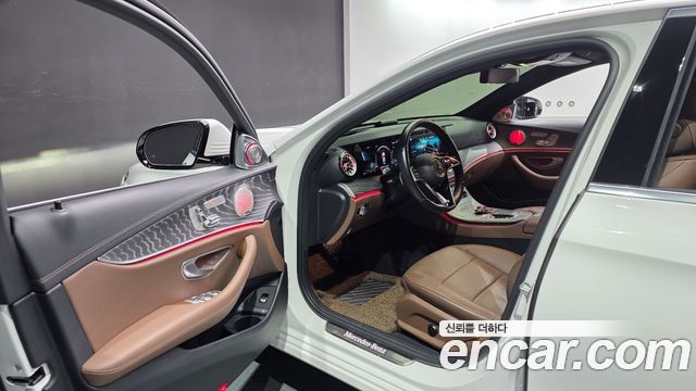 Mercedes-Benz E-Class 2022 — photo 9