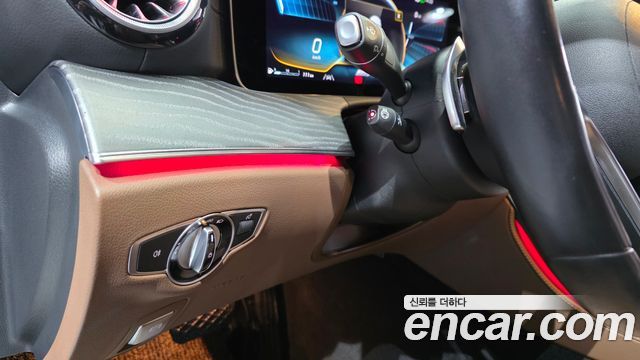 Mercedes-Benz E-Class 2022 — photo 10