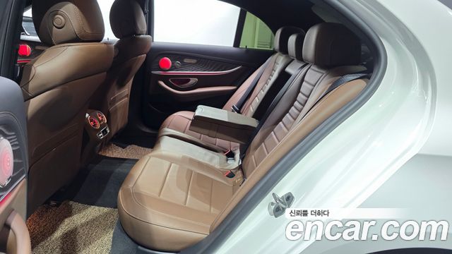 Mercedes-Benz E-Class 2022 — photo 15