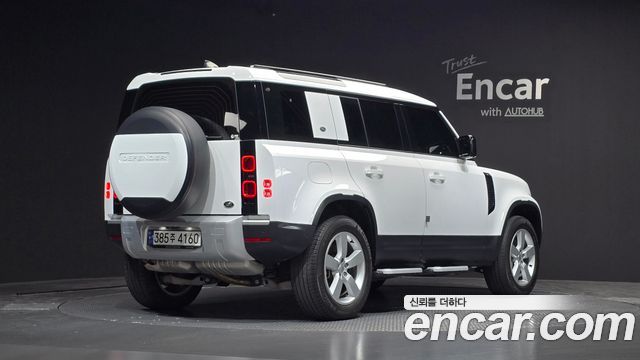 Land Rover Defender 2023 — photo 2
