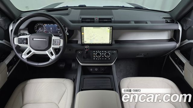 Land Rover Defender 2023 — photo 10