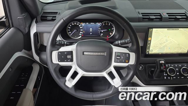 Land Rover Defender 2023 — photo 18