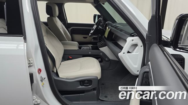 Land Rover Defender 2023 — photo 16