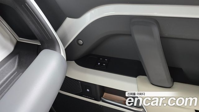 Land Rover Defender 2023 — photo 29