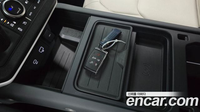 Land Rover Defender 2023 — photo 31