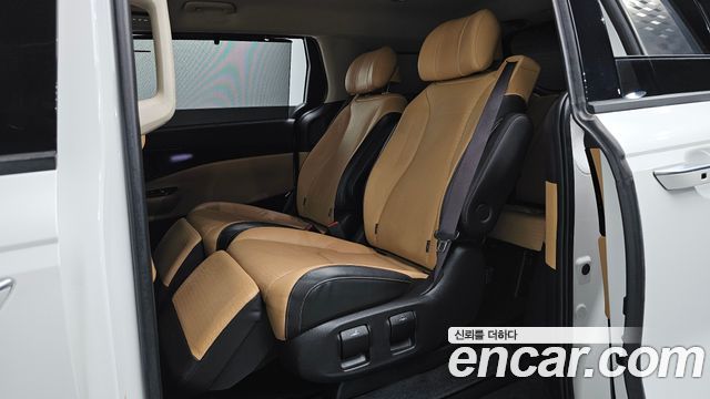 Kia Canival 2022 — photo 16