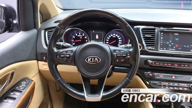 Kia Canival 2017 — photo 18
