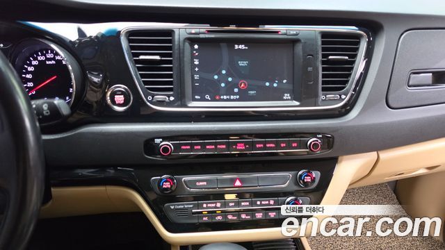 Kia Canival 2017 — photo 19