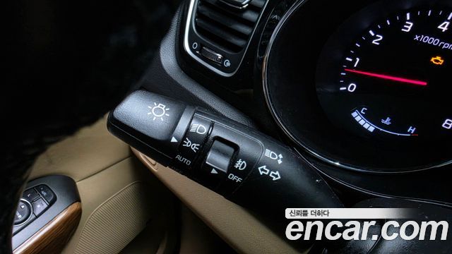 Kia Canival 2017 — photo 24