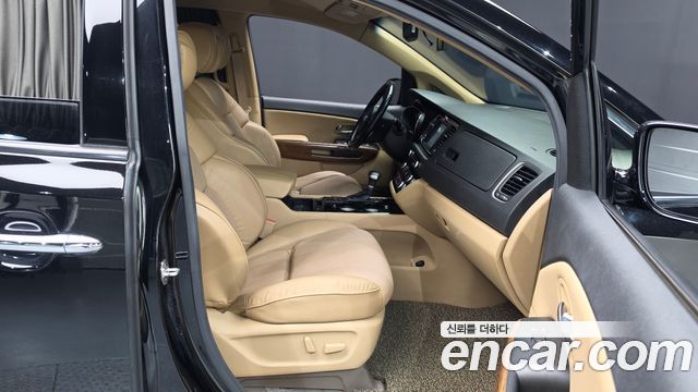 Kia Canival 2017 — photo 16