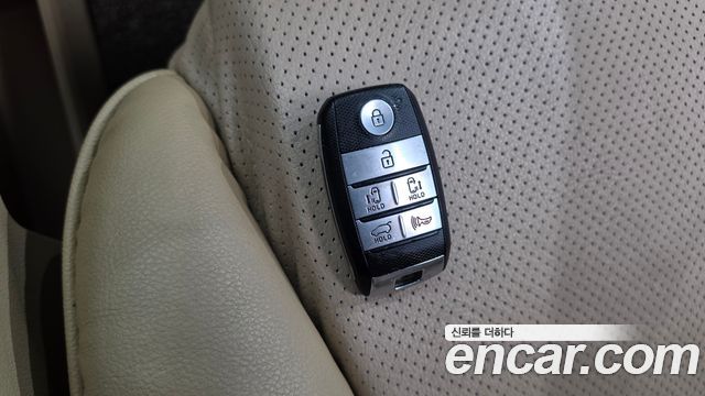 Kia Canival 2017 — photo 31