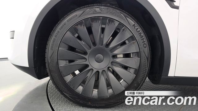 Tesla Model Y 2024 — photo 5