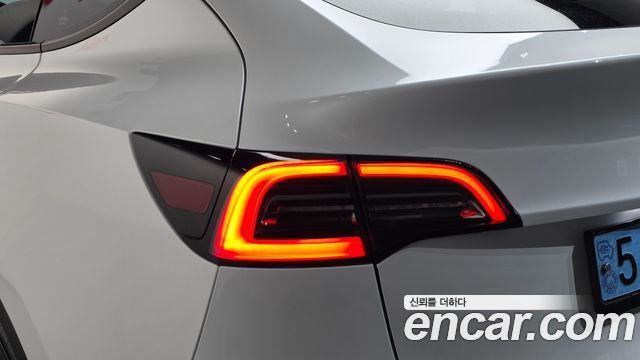 Tesla Model Y 2024 — photo 9
