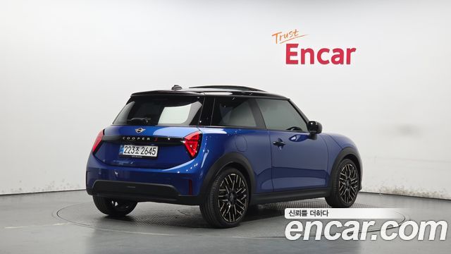 Mini Cooper 2025 — photo 2