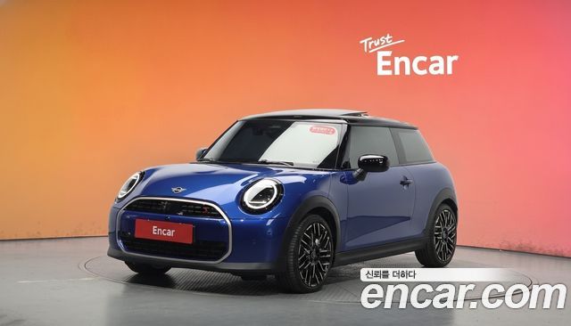 Mini Cooper 2025 — photo 1