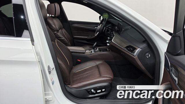 BMW 5-Series 2020 — photo 11