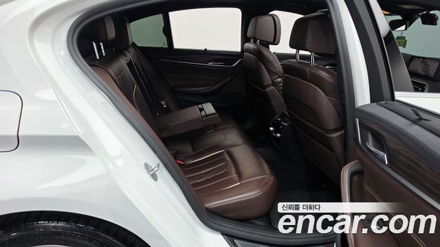 BMW 5-Series 2020 — photo 12