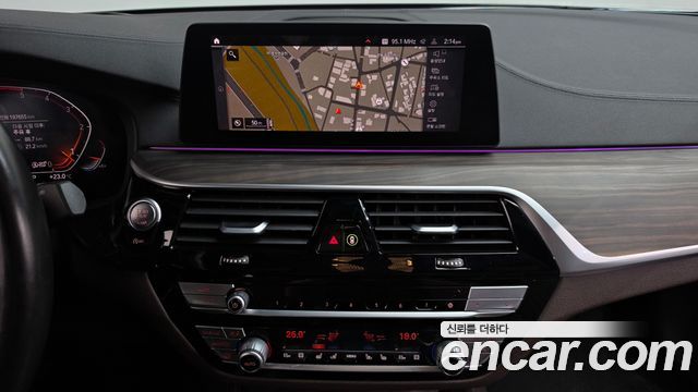 BMW 5-Series 2020 — photo 14