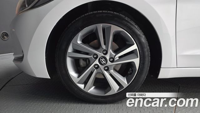 Hyundai AVANTE 2017 — photo 5