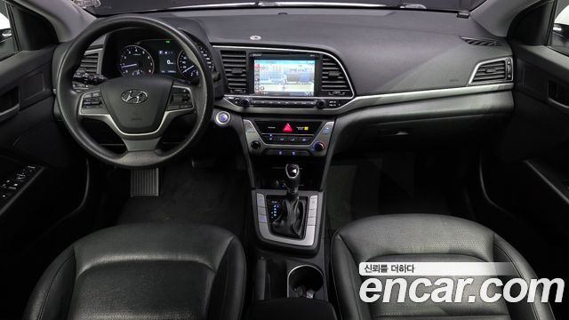 Hyundai AVANTE 2017 — photo 10