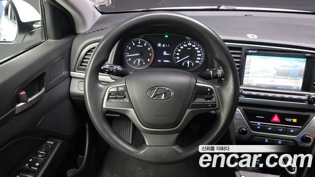 Hyundai AVANTE 2017 — photo 19